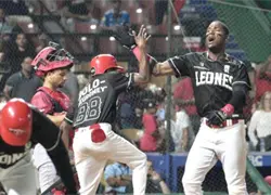 Jonr&oacute;n de Lake mantiene a Leones invictos en primer lugar