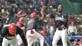 Jonrón de Lake mantiene a Leones invictos en primer lugar Jonrón de Lake mantiene a Leones invictos en primer lugar