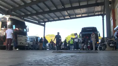 Viajeros abarrotan terminales del Gran Santo Domingo para desplazarse al interior y celebrar Año Nuevo Viajeros abarrotan terminales del Gran Santo Domingo para desplazarse al interior y celebrar Año Nuevo