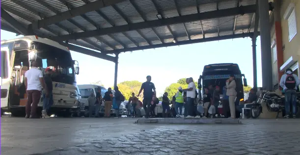 Viajeros abarrotan terminales del Gran Santo Domingo para desplazarse al interior y celebrar A&ntilde;o Nuevo