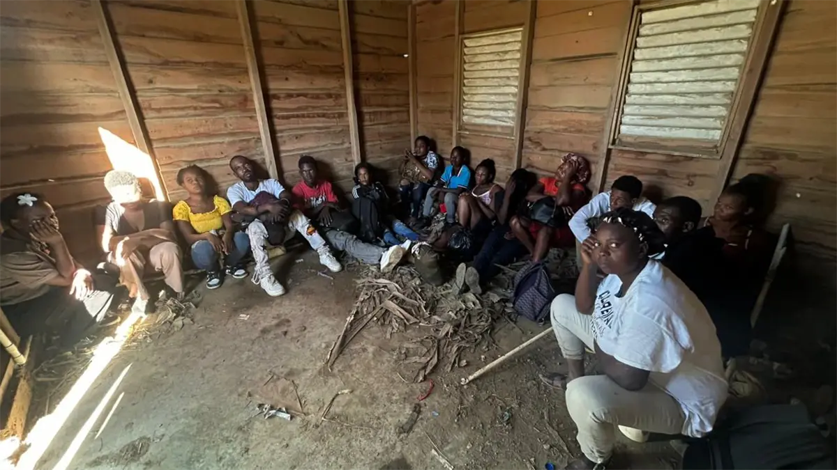 Grupo de indocumentados ocultos en vivienda desocupada en Mao