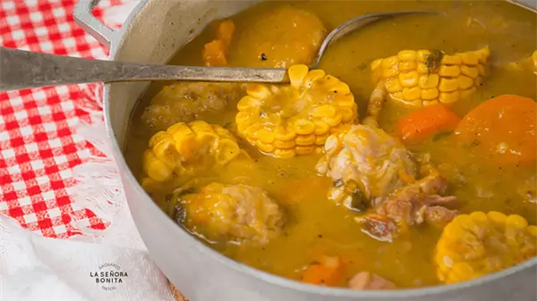 El sancocho reina en el recalentdo en los barrios del Gran Santo Domingo