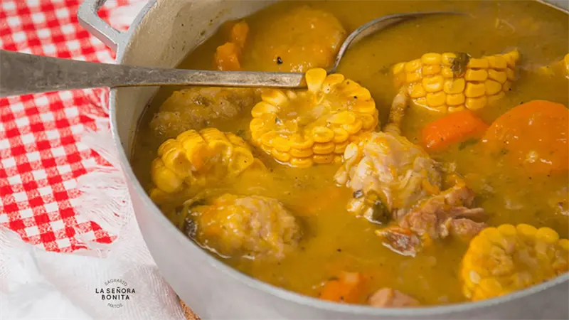 El sancocho reina en el recalentdo en los barrios del Gran Santo Domingo