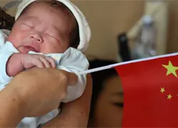 China grava los condones y anticonceptivos en un intento por elevar la natalidad