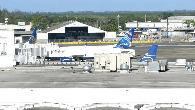 Cancelan más de 300 vuelos en PR por el operativo militar de EEUU en Venezuela