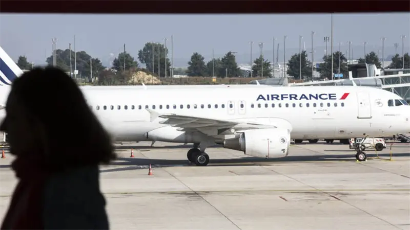 Francia pide a sus compa&ntilde;&iacute;as a&eacute;reas no entrar en el espacio a&eacute;reo de Venezuela