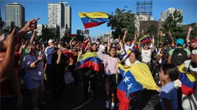 Miles de venezolanos celebran en Santiago la caída de Maduro: ¡Venezuela es libre! Miles de venezolanos celebran en Santiago la caída de Maduro: ¡Venezuela es libre!