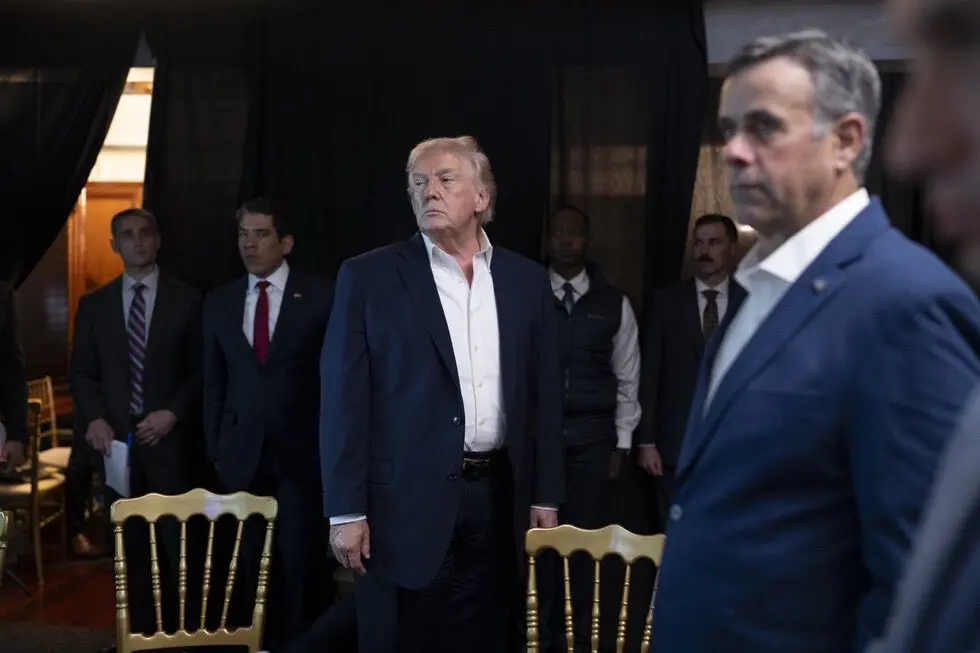 El presidente de EE.UU., Donald Trump, y el secretario de Guerra, Pete Hegseth.