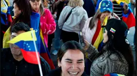 Libertad, libertad o Maduro, te llegó tu hora: la celebración de venezolanos en Madrid Libertad, libertad o Maduro, te llegó tu hora: la celebración de venezolanos en Madrid