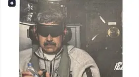 Maduro desciende esposado del avi&oacute;n militar tras aterrizar en Nueva York