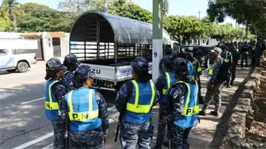 Refuerzan seguridad en la embajada venezolana en RD