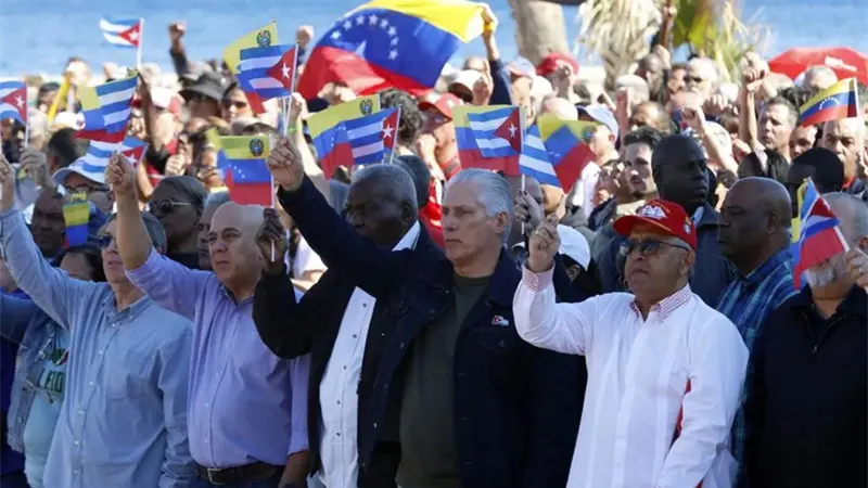 Incertidumbre pol&iacute;tica y econ&oacute;mica total en Cuba tras la acci&oacute;n de EEUU contra Maduro