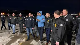 Maduro es trasladado a una prisi&oacute;n federal tras su llegada a Nueva York, seg&uacute;n medios