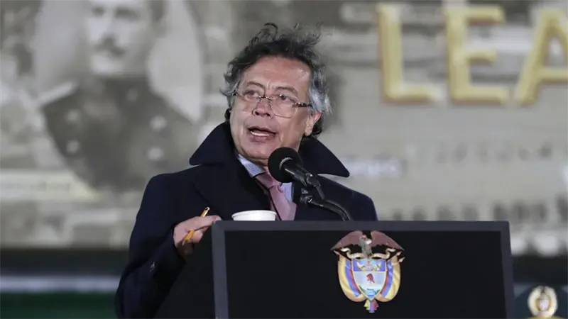Petro amenaza con volver a tomar las armas para defender la soberanía de amenazas de Trump