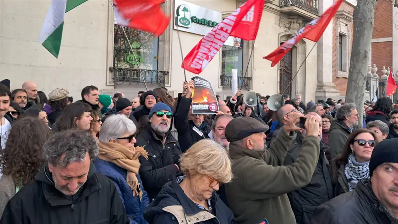 Decenas de personas protestan en Lisboa contra la captura de Maduro