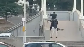 Australia traslada a c&aacute;rcel de m&aacute;xima seguridad al joven acusado del atentado en S&iacute;dney