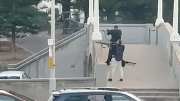 Australia traslada a c&aacute;rcel de m&aacute;xima seguridad al joven acusado del atentado en S&iacute;dney