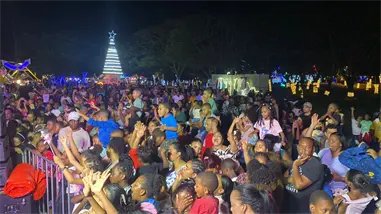 Alcaldesa Betty Gerónimo encabeza Show de Reyes en el Parque las Luces Alcaldesa Betty Gerónimo encabeza Show de Reyes en el Parque las Luces