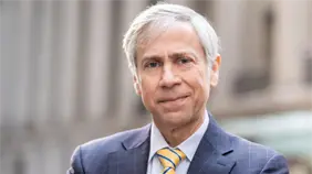 Maduro contrata a veterano abogado que trabajó para Reagan y es experto en constitucional Maduro contrata a veterano abogado que trabajó para Reagan y es experto en constitucional