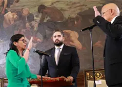 Venezolanos esperan que transici&oacute;n acordada no se pierda en el intento