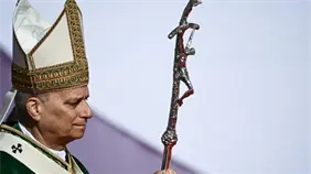 El papa rechaza al cierre del Jubileo una econom&iacute;a deformada y los halagos del poder