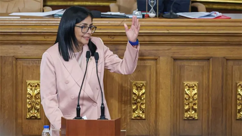 Delcy Rodr&iacute;guez advierte a quienes la amenacen: Mi destino no lo decide sino Dios