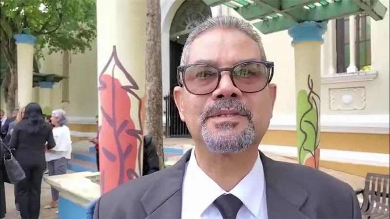 Niña de 12 años hiere de varias estocadas a sus padres en Moca