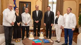 Presidente Abinader recibe a Michel Camilo y autoridades de Berklee College
