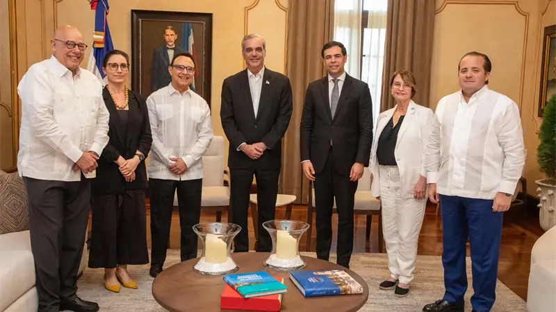 Presidente Abinader recibe a Michel Camilo y autoridades de Berklee College