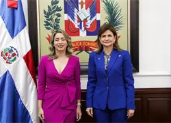 Raquel Pe&ntilde;a juramenta a Gloria Reyes como nueva ministra de la Mujer