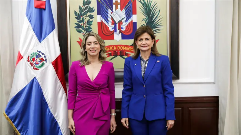 Raquel Peña juramenta a Gloria Reyes como nueva ministra de la Mujer