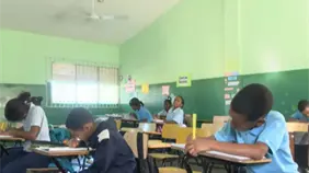 Estudiantes regresan a clases tras asueto de Navidad y A&ntilde;o Nuevo