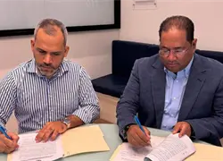 Alcalde de Monte Plata firma acuerdo para transparentar la recaudaci&oacute;n municipal