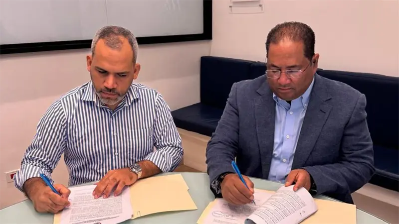 Alcalde de Monte Plata firma acuerdo para transparentar la recaudaci&oacute;n municipal