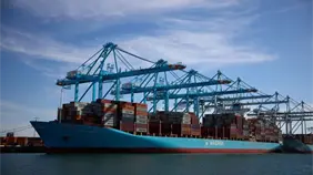 El d&eacute;ficit comercial de EE.UU. cay&oacute; un 39 % en octubre de 2025