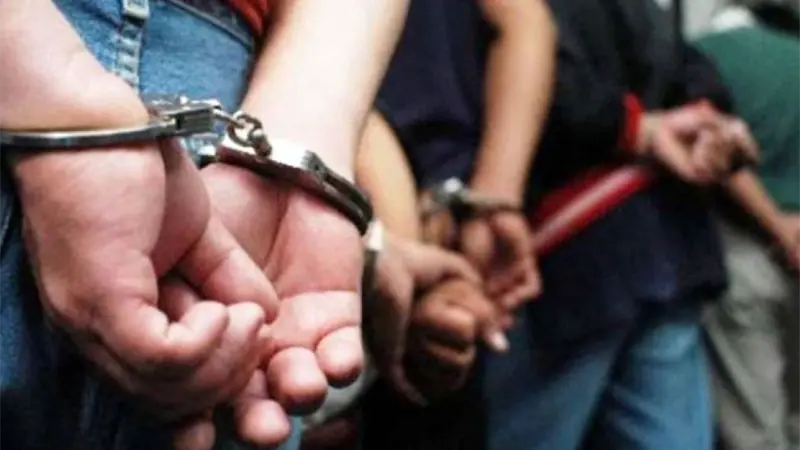 Desmantela banda que asaltaba taxistas de plataformas digitales en SDE