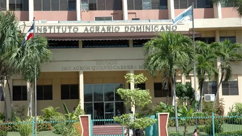 IAD pone en marcha programa nacional para regularizar ocupaciones de terrenos en el país