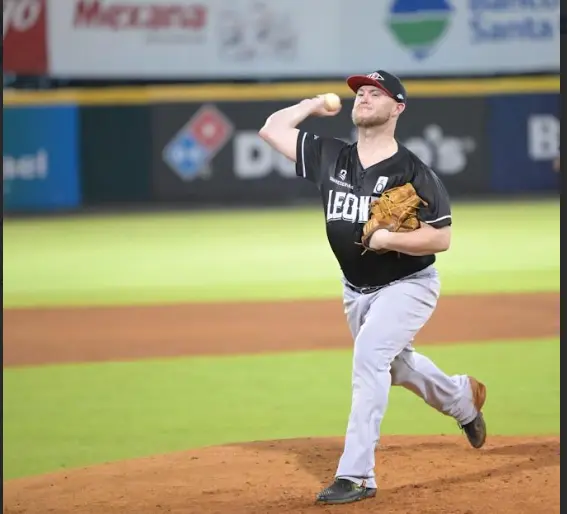 Leones del Escogido vencen 5-0 a Gigantes del Cibao en estadio Julián Javier