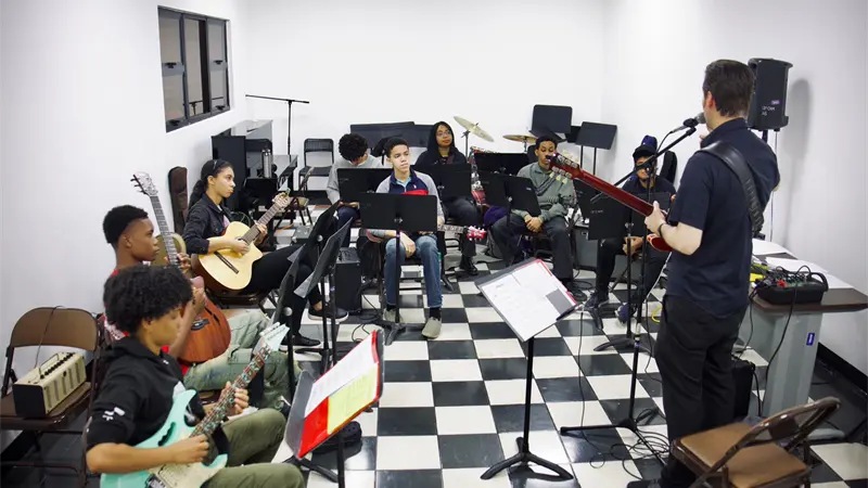 Maestros de Berklee en Santo Domingo 2026 elogian el talento dominicano y su "deseo genuino de aprender"