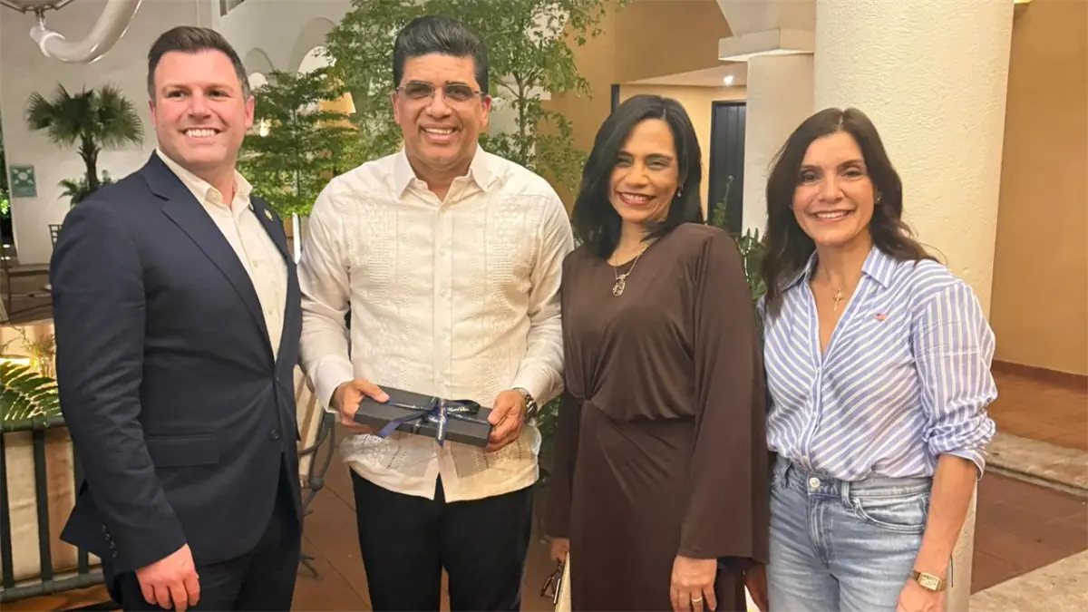 Alcalde de Santo Domingo Este se reúne con embajadora de EE.UU. para fortalecer cooperación