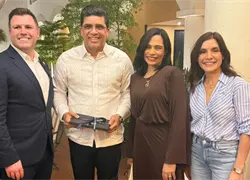 Alcalde de Santo Domingo Este se re&uacute;ne con embajadora de EE.UU. para fortalecer cooperaci&oacute;n