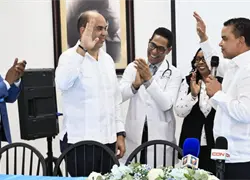 Doctor Julio Landr&oacute;n entrega super&aacute;vit hist&oacute;rico en hospital Ney Arias Lora y nombra director interino