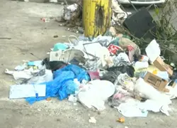 Ensanche Espaillat: edificio abandonado se convierte en foco de indigencia y peligro