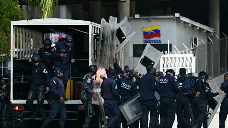 Venezuela sigue en suspenso ante aviso de liberaci&oacute;n de presos en medio de presi&oacute;n de EEUU