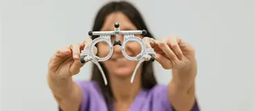 Oftalm&oacute;loga alerta sobre efectos de las pantallas y llama a priorizar la salud visual