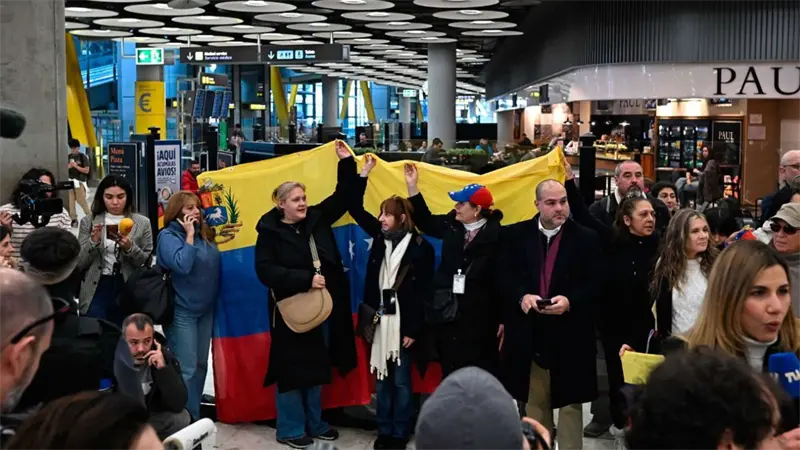 Llegan a Madrid los cinco presos españoles liberados en Venezuela