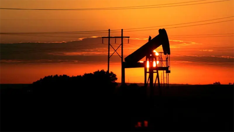 Precio del petr&oacute;leo Brent sube en Londres por protestas en Ir&aacute;n y ataques en Ucrania