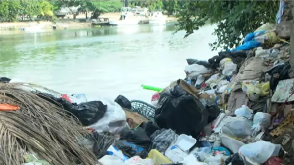 Vertedero improvisado a orillas del r&iacute;o Haina pone en riesgo a la comunidad de La Placeta