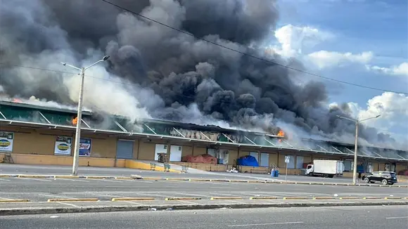 Seis meses despu&eacute;s del incendio en el Merca Santo Domingo, comerciantes siguen esperando reconstrucci&oacute;n
