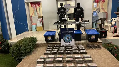 Detienen un hombre y ocupan 105 paquetes de presunta coca&iacute;na, armas y municiones en SDE